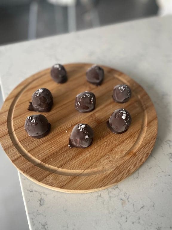 Chokladdoppade energibollar