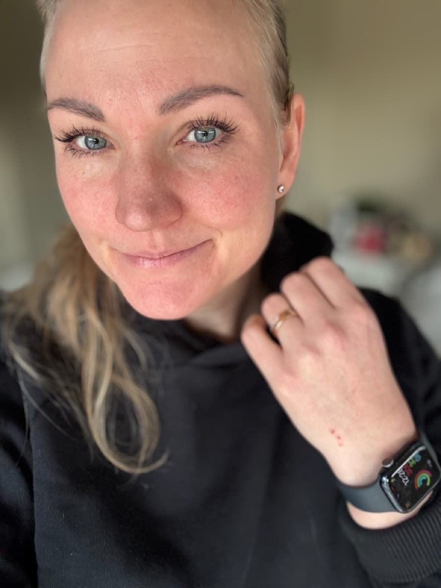 Charlotte Steinwig utomhus i höstljus